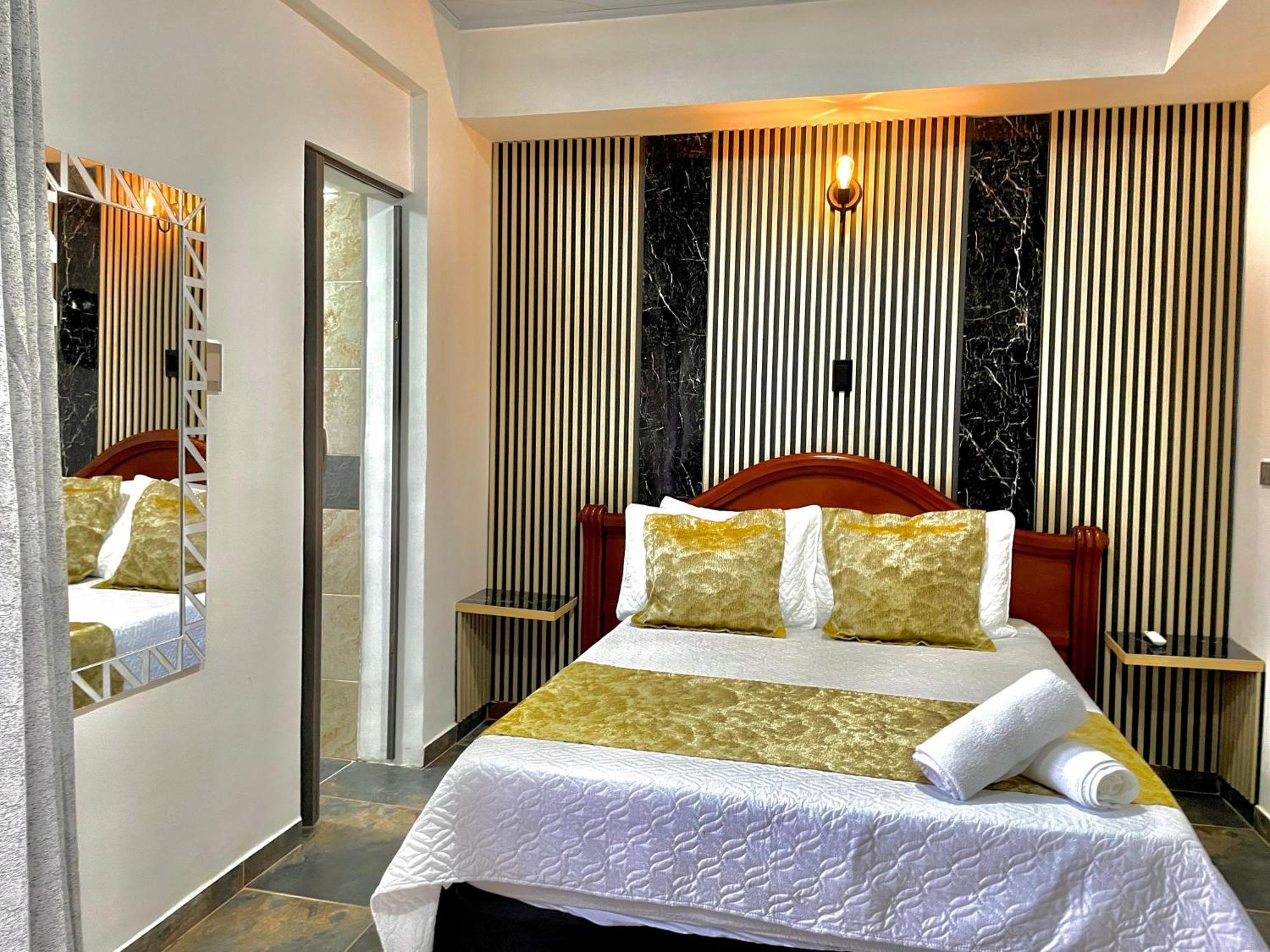 Hotel Torre Primavera Медельин Экстерьер фото
